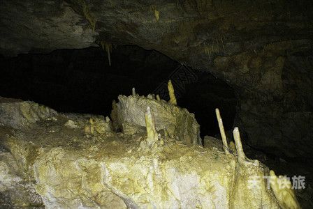 温泉岩洞（温泉岩浆）
